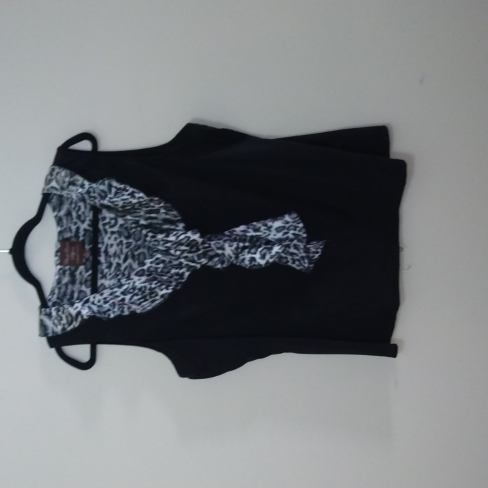 UNDERCOVER AGENT BLACK/GRAY WITH RUFFLES AROUND COLLAR SIZE 3X